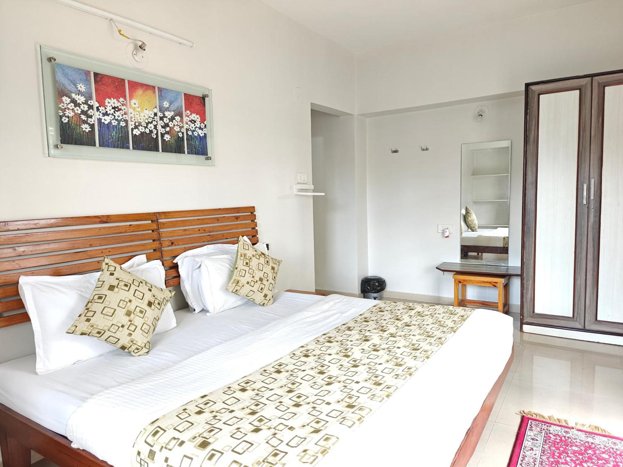 Chandralok Service Apartments Kolhapur Exterior foto